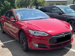 Rot Gebraucht 2015 Tesla Model S Limousine | 20.100 € (Fairer Preis)