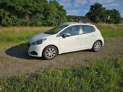 Weiß Gebraucht 2019 Peugeot 208 Active Kleinwagen | 11.200 € (Etwas zu teuer)