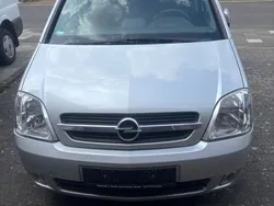 Grau Gebraucht 2006 Opel Meriva Van / Kleinbus | 2.799 € (Fairer Preis)
