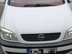 Weiß Gebraucht 2001 Opel Zafira Van / Kleinbus | 3.300 € (Fairer Preis)