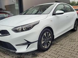 Weiss Neu 2025 Kia Ceed Kleinwagen | 20.467 € (Guter Preis)