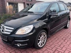 Schwarz Gebraucht 2011 Mercedes B160 Van / Kleinbus | 5.549 € (Fairer Preis)