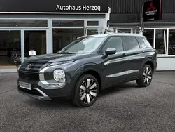 Grau Neu 2025 Mitsubishi Outlander P-HEV Intro Edition SUV | 50.690 €