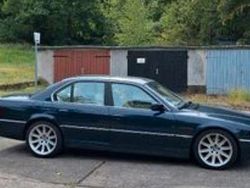 Weiß Gebraucht 2000 BMW 740 Limousine | 11.000 €