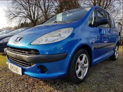 Blau Gebraucht 2005 Peugeot 1007 Van / Kleinbus | 1.990 €