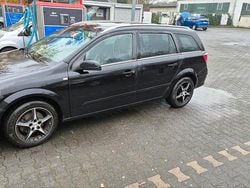 Schwarz Gebraucht 2005 Opel Astra Kombi | 700 € (Guter Preis)
