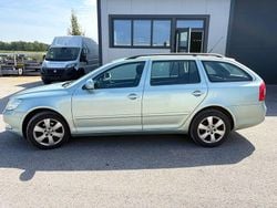 Grün Gebraucht 2009 Skoda Octavia Elegance Kombi | 3.150 €