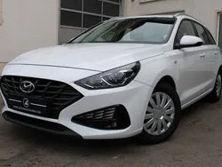 Weiß Gebraucht 2021 Hyundai i30 Select Kombi | 14.290 € (Superpreis)