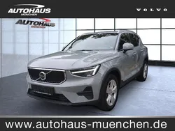 Vapour grey / (metallic) Gebraucht 2023 Volvo XC40 Core SUV | 30.990 € (Fairer Preis)