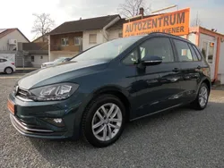 Grün Gebraucht 2018 VW Golf Sportsvan Comfortline Van / Kleinbus | 16.990 € (Fairer Preis)