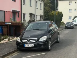 Schwarz Gebraucht 2007 Mercedes B180 Van / Kleinbus | 2.650 € (Fairer Preis)