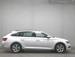 Weiss Gebraucht 2020 Skoda Superb Ambition Kombi | 15.280 € (Guter Preis)