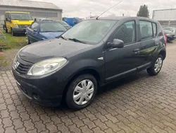 Grau Gebraucht 2009 Dacia Sandero Lauréate Kleinwagen | 1.500 € (Guter Preis)
