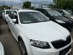 Weiß Gebraucht 2013 Skoda Octavia Ambition Kombi | 4.499 € (Guter Preis)