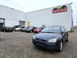 Grau Gebraucht 2007 Ford Focus Style Limousine | 690 € (Superpreis)