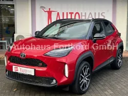 Rot Gebraucht 2024 Toyota Yaris Cross Sport SUV | 31.980 € (Fairer Preis)