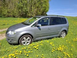 Grau Gebraucht 2009 VW Touran United Van / Kleinbus | 3.199 €