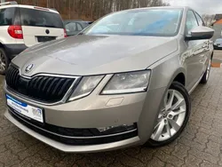 Beige Gebraucht 2018 Skoda Octavia Style Limousine | 16.950 € (Fairer Preis)