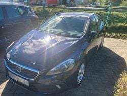 Blau Gebraucht 2015 Volvo V40 CC Momentum Kombi | 12.900 € (Fairer Preis)