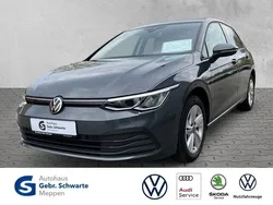 Grau Gebraucht 2022 VW Golf VIII Life Limousine | 17.490 € (Fairer Preis)