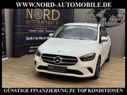 Weiß Gebraucht 2023 Mercedes B180 Style Van / Kleinbus | 23.980 € (Superpreis)