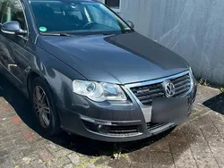 Grau Gebraucht 2009 VW Passat Kombi | 2.400 € (Guter Preis)