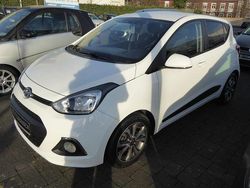 Weiß Gebraucht 2016 Hyundai i10 Passion Kleinwagen | 7.490 € (Fairer Preis)