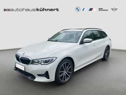 Alpinweiss iii Gebraucht 2021 BMW 330e iPerformance Kombi | 32.455 € (Teuer)