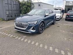 Plasmablau metallic Gebraucht 2022 Audi e-tron Sportback Ambiente SUV | 39.870 € (Superpreis)