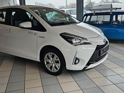 Weiß Gebraucht 2020 Toyota Yaris Hybrid Business Edition Kleinwagen | 12.750 € (Fairer Preis)