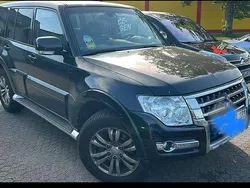 Schwarz Gebraucht 2015 Mitsubishi Pajero Diamant Edition SUV | 11.500 €