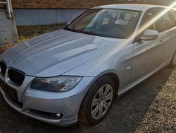 Silber Gebraucht 2011 BMW 320 Kombi | 1.990 €
