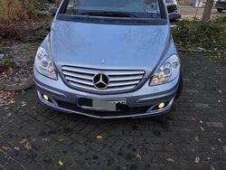 Blau Gebraucht 2006 Mercedes B180 Van / Kleinbus | 2.500 € (Fairer Preis)