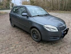 Grau Gebraucht 2007 Skoda Fabia Classic Kleinwagen | 2.200 € (Guter Preis)