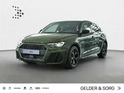 Distriktgrün metallic mythossc Neu 2025 Audi A1 S-Line Kleinwagen | 38.980 € (Etwas zu teuer)