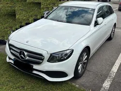 Weiß Gebraucht 2017 Mercedes E220 Limousine | 17.900 €