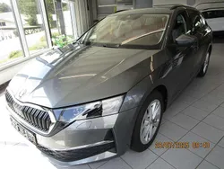 Graphitegrau metallic Gebraucht 2024 Skoda Octavia Selection Kombi | 34.900 € (Etwas zu teuer)
