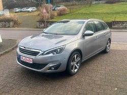 Grau Gebraucht 2016 Peugeot 308 SW Allure Kombi | 7.490 € (Fairer Preis)