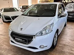 Weiß Gebraucht 2013 Peugeot 208 Style Kleinwagen | 3.300 € (Fairer Preis)