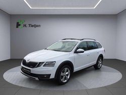 Weiß Gebraucht 2017 Skoda Octavia Scout Kombi | 18.990 €