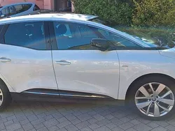 Weiß Gebraucht 2018 Renault Scénic IV LIMITED Van / Kleinbus | 11.000 € (Guter Preis)