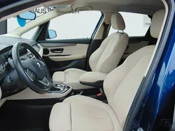 Blau Gebraucht 2017 BMW 225 Active Tourer iPerformance Van / Kleinbus | 16.450 € (Fairer Preis)