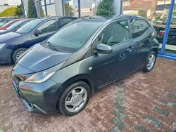 Grau Gebraucht 2014 Toyota Aygo X-play Kleinwagen | 6.490 € (Etwas zu teuer)