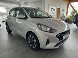 Grau Gebraucht 2023 Hyundai i10 Trend Kleinwagen | 17.490 € (Etwas zu teuer)