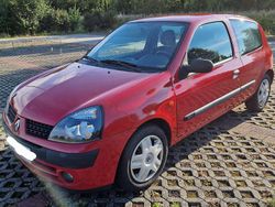 Rot Gebraucht 2002 Renault Clio II Limousine | 1.200 € (Fairer Preis)