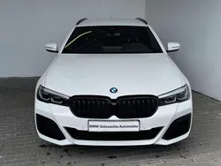 Alpinweiss Gebraucht 2022 BMW 530 M Sport Kombi | 41.649 € (Fairer Preis)
