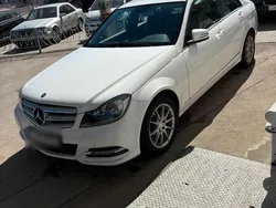 Weiß Gebraucht 2012 Mercedes C180 Limousine | 10.199 €