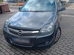 Grau Gebraucht 2010 Opel Astra Kombi | 2.100 € (Guter Preis)