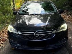 Schwarz Gebraucht 2017 Opel Astra Kombi | 3.300 € (Teuer)
