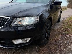Schwarz Gebraucht 2014 Skoda Octavia Kombi | 9.300 € (Fairer Preis)